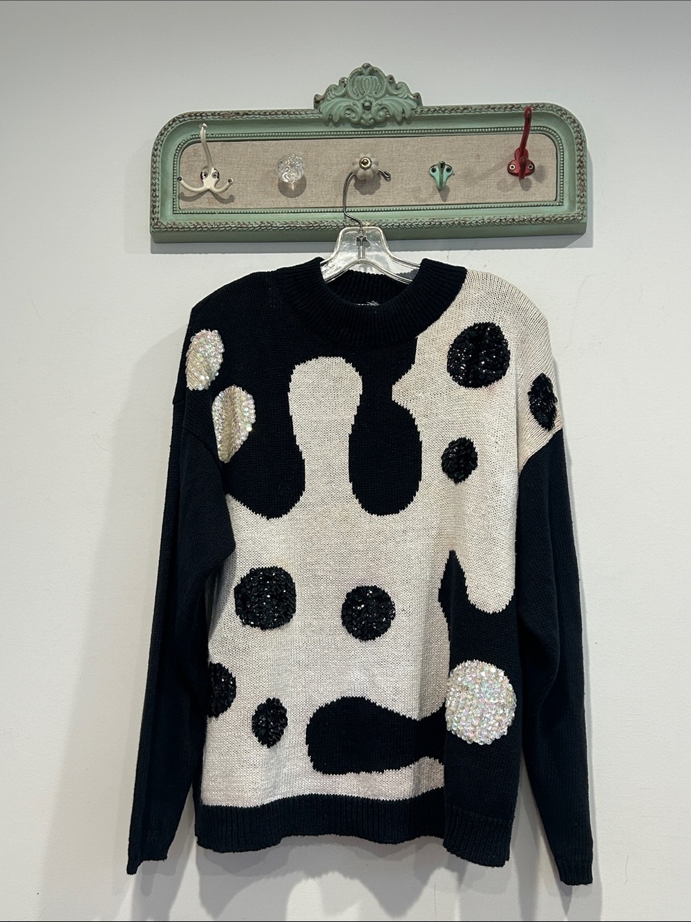 Vintage 1980s Women’s Black & Off white ying yang Sequin Dot Sweater